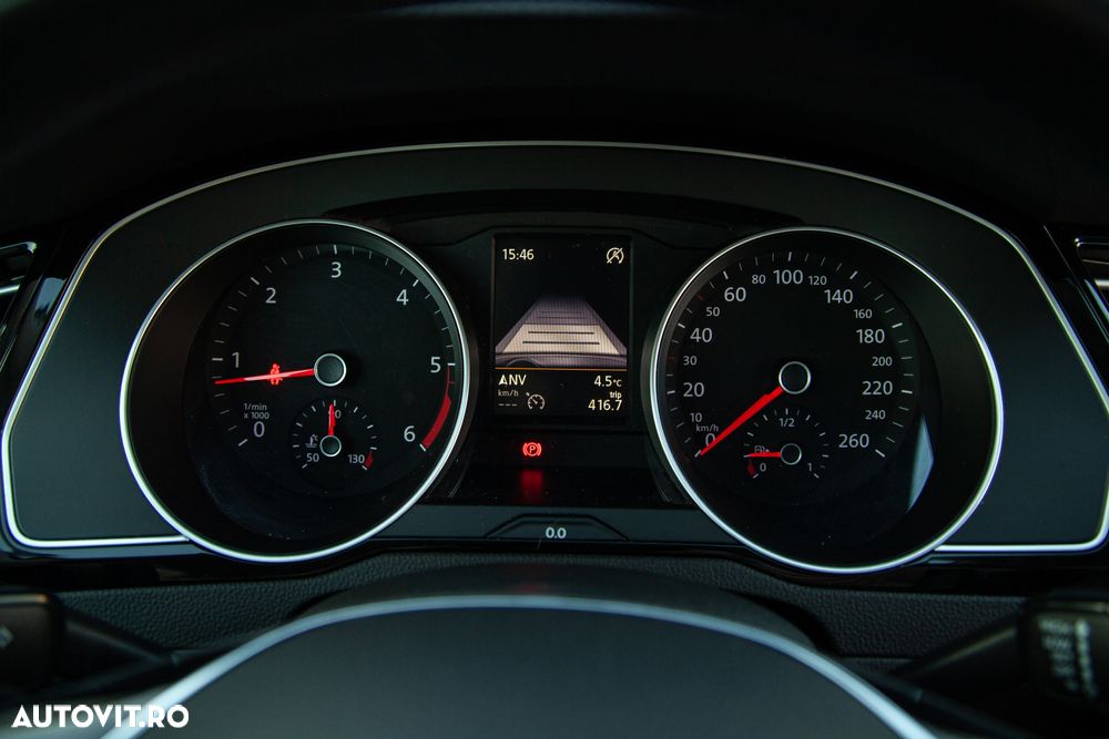 Volkswagen Passat Variant 2.0 TDI DSG 4Motion Highline - 31