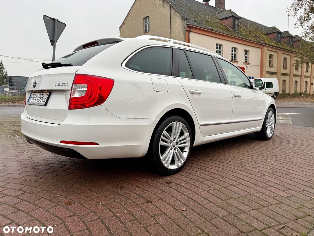 Skoda Superb 2.0 TDI DSG Exclusive - 28