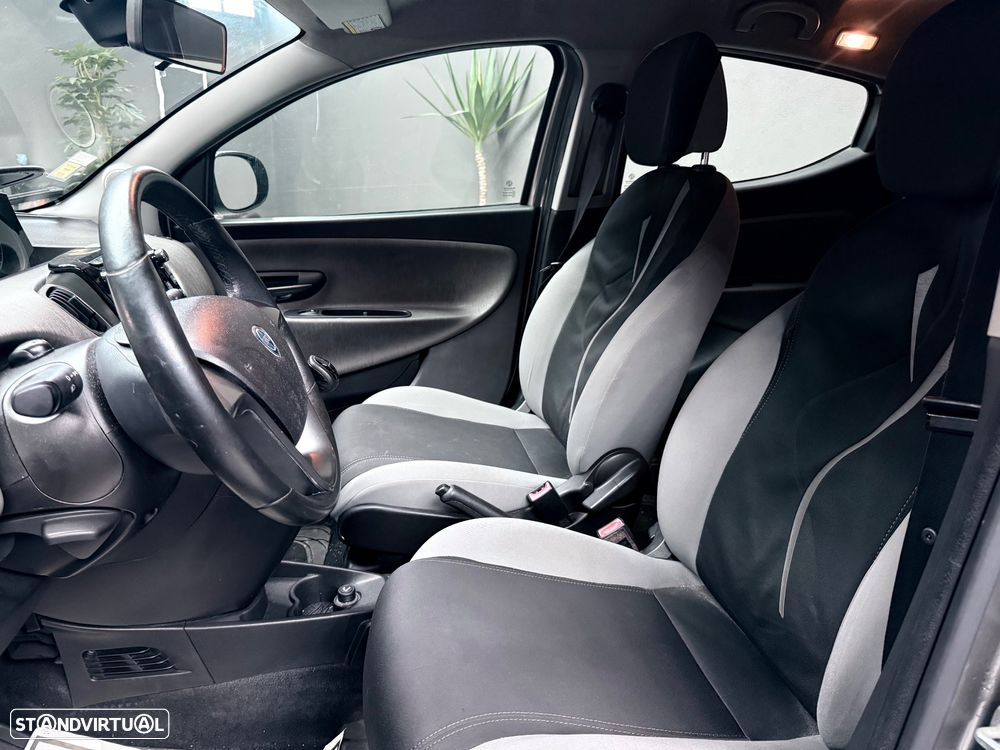 Lancia Ypsilon 1.3 MultiJet Gold - 13