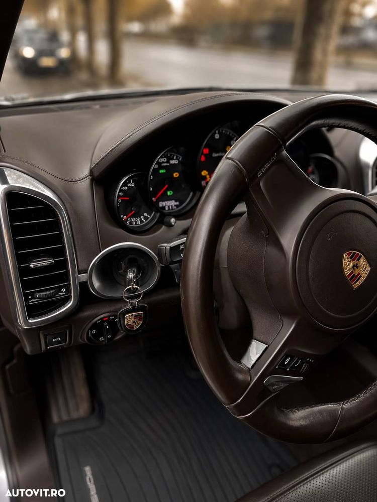 Porsche Cayenne - 4