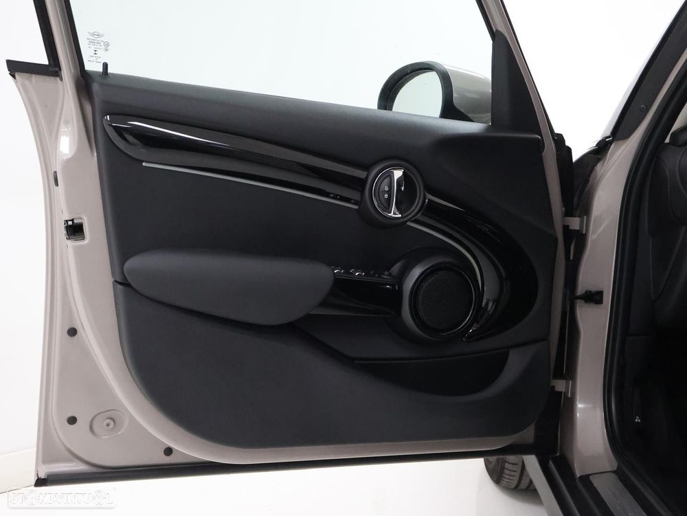 MINI 5 Portas Cooper Auto - 11