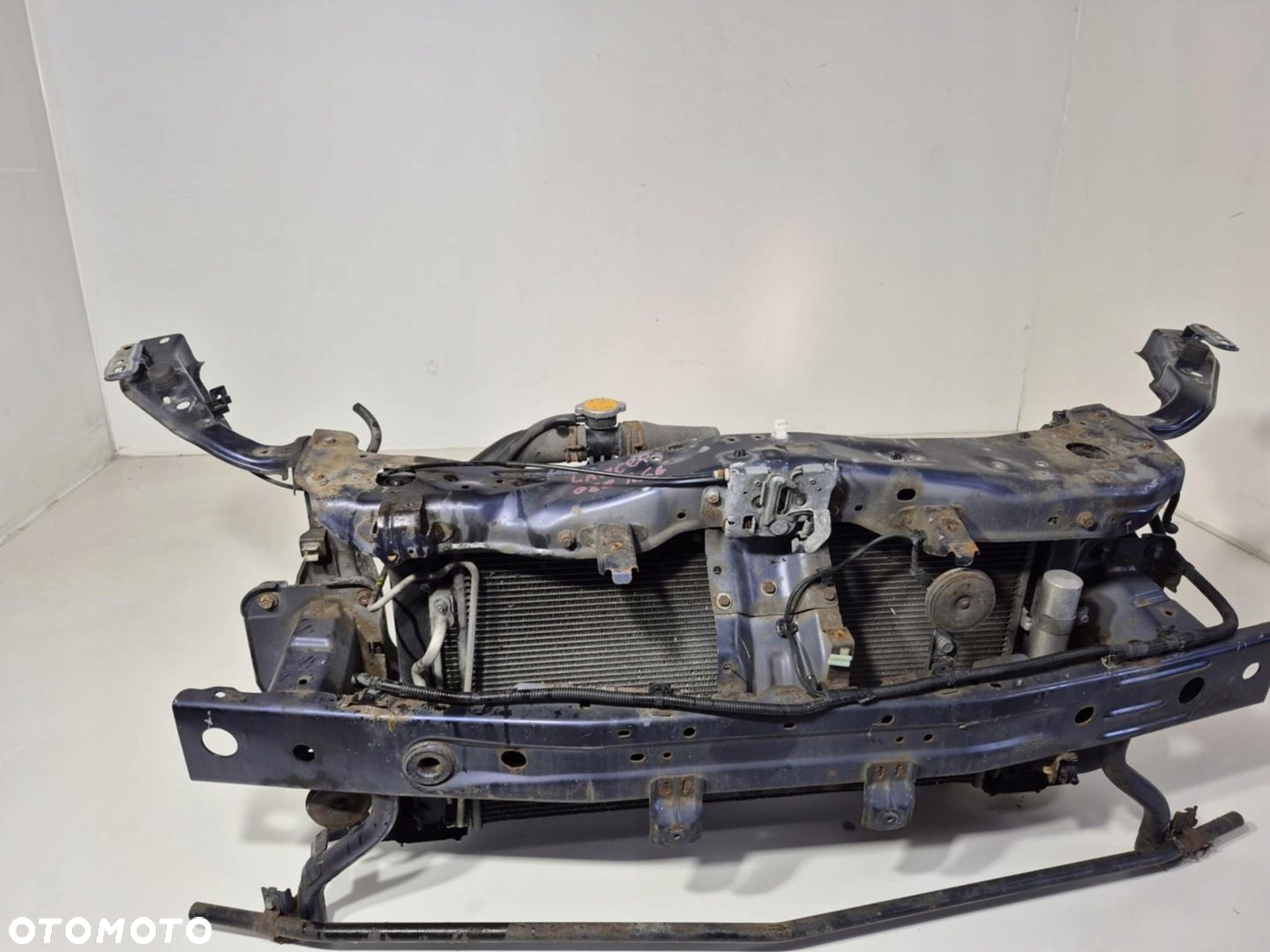 PAS PRZEDNI CHŁODNICA MITSUBISHI LANCER VIII 08-15 1.6 16V BENZYNA - 2