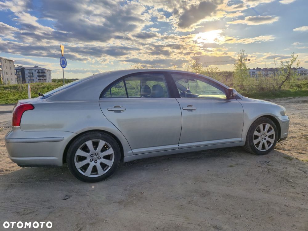 Toyota Avensis 2.0 D-4D Luna - 1