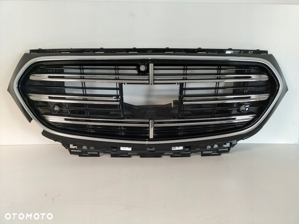 Atrapa kratka grill MERCEDES E KLASA W214 22-