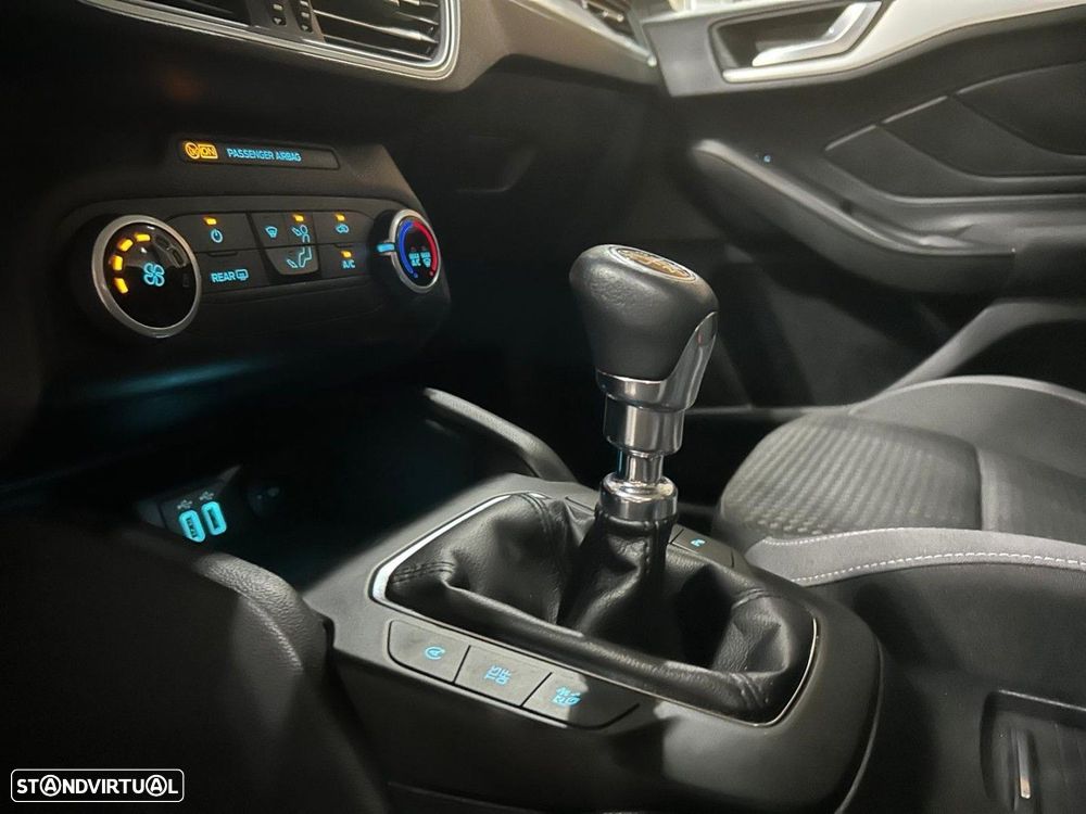 Ford Focus 1.5 TDCi ECOBlue Active — fotografia 13