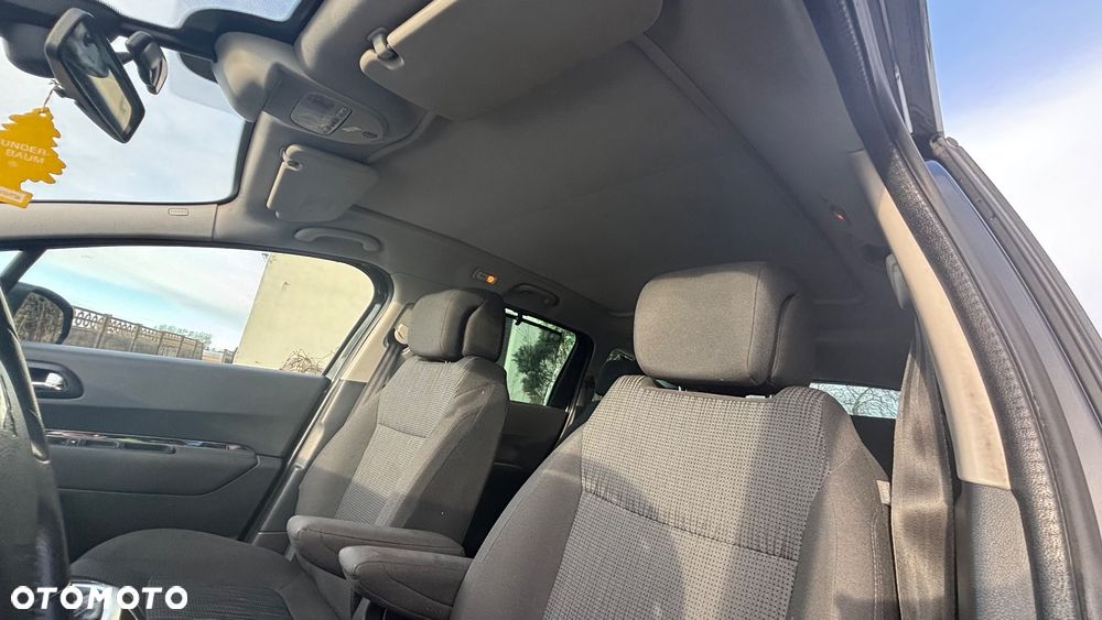 Peugeot 5008 1.6 THP Family 7os - 17