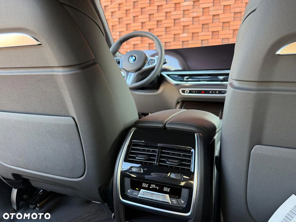 BMW X7 - 25