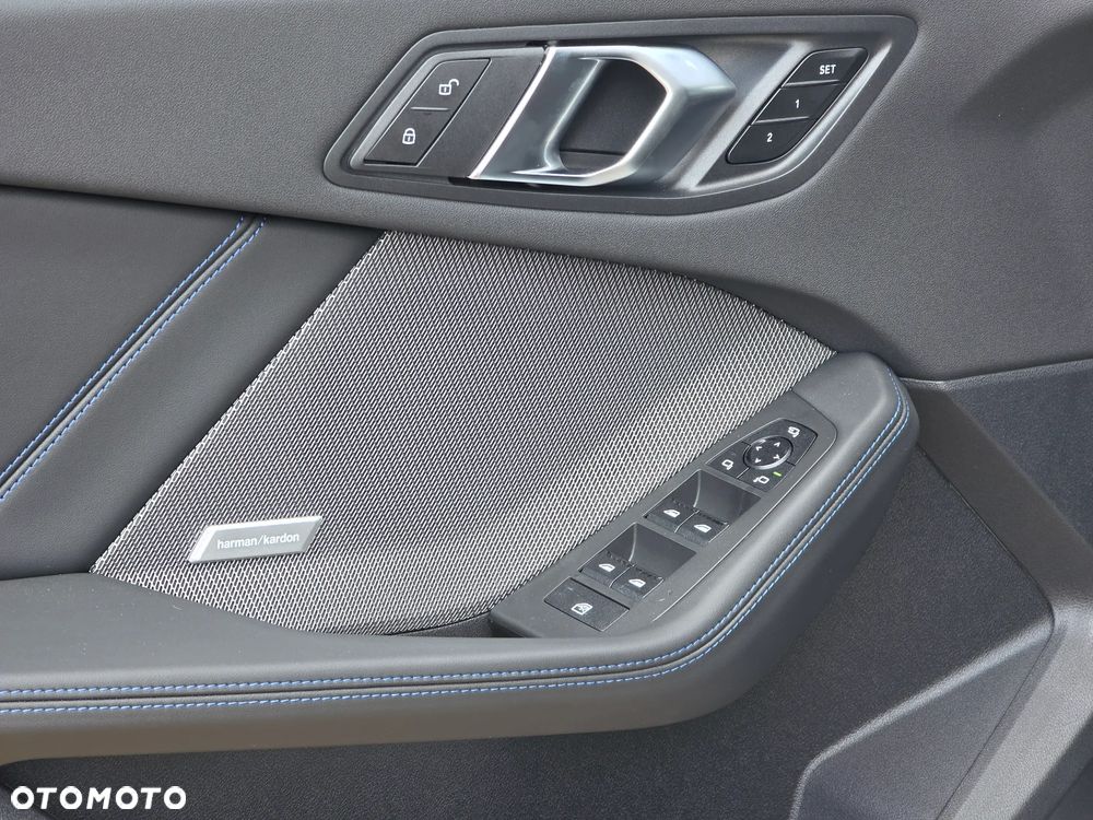 BMW Seria 1 120 mHEV - 16