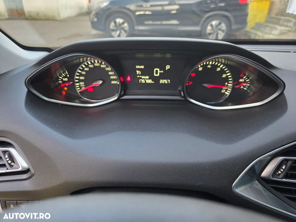 Peugeot 308 1.2 L PureTech Turbo S&S Allure Aut. - 18