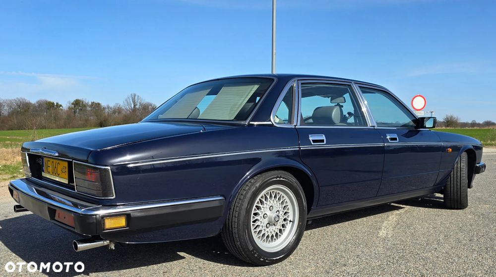 Jaguar Daimler 4.0i - 10