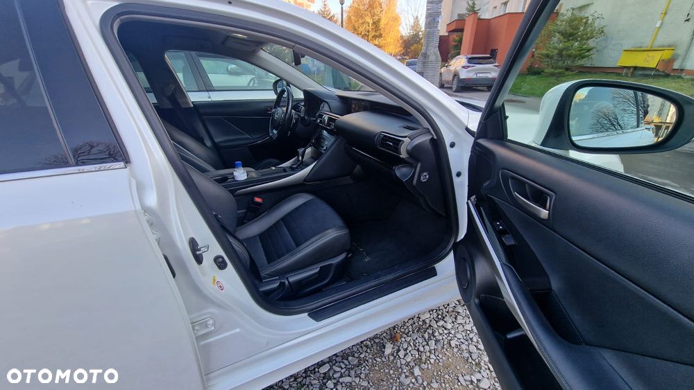 Lexus IS 300h Elegance EU6 - 7