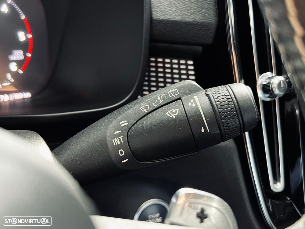 Volvo XC 40 2.0 D3 R-Design Geartronic - 40