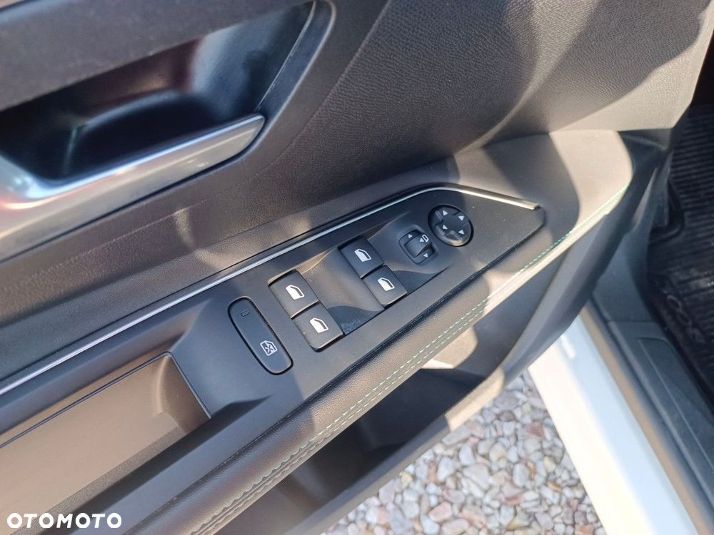 Peugeot 3008 1.2 PureTech Allure Pack S&S EAT8 - 17