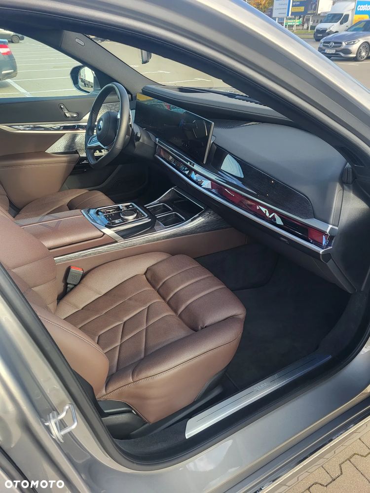 BMW Seria 7 - 22