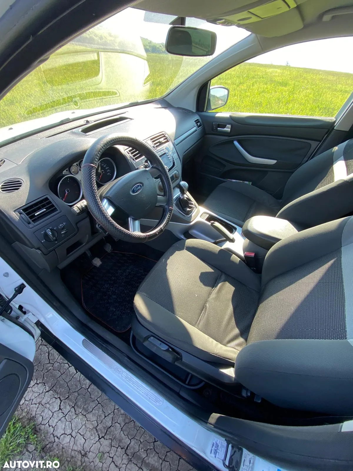 Ford Kuga 2.0 TDCi 2x4 Titanium - 5