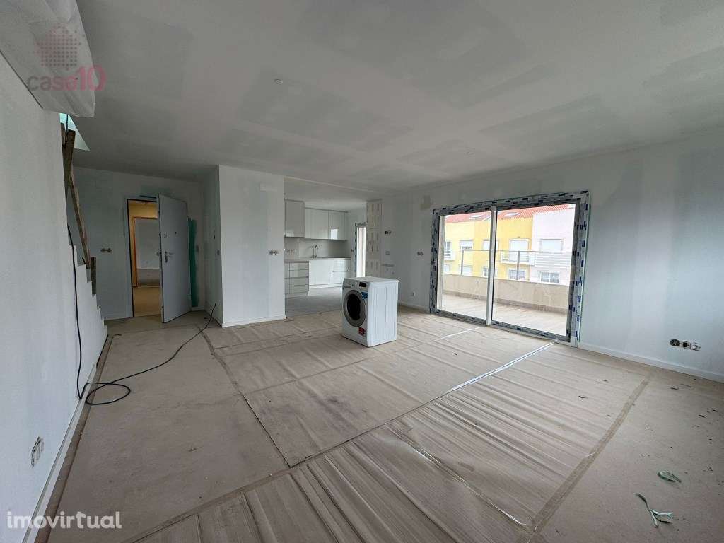 T4 duplex, com excelente terraço, para arrendar no Montijo - Grande imagem: 3/12