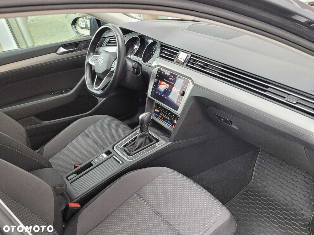 Volkswagen Passat - 10