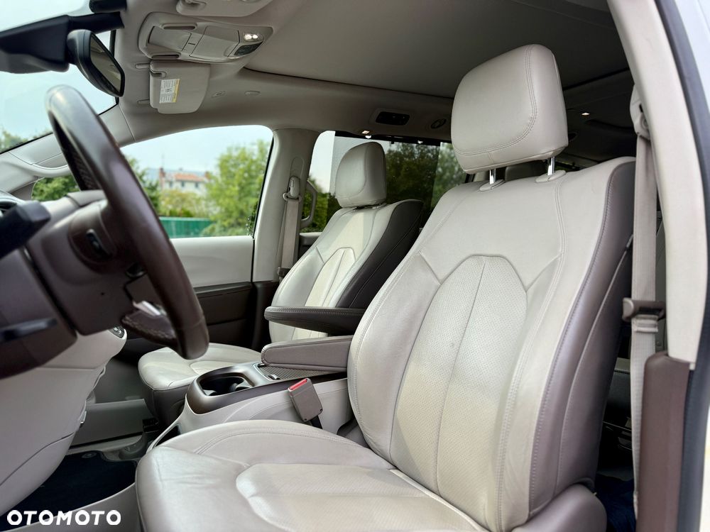 Chrysler Pacifica - 6