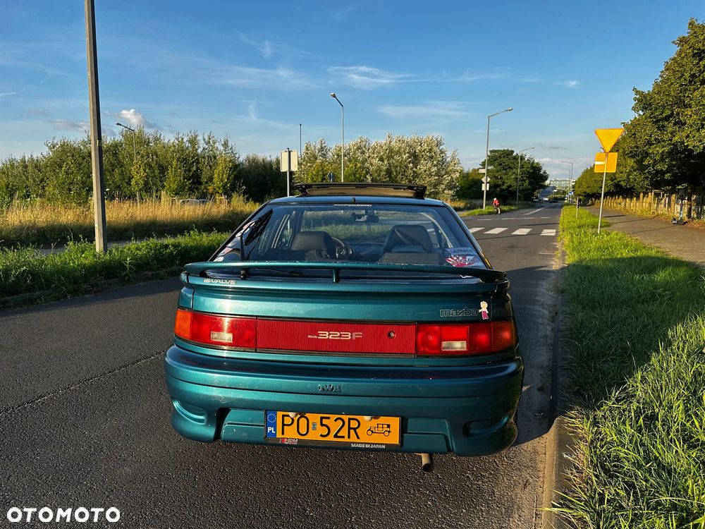 Mazda 323F - 11