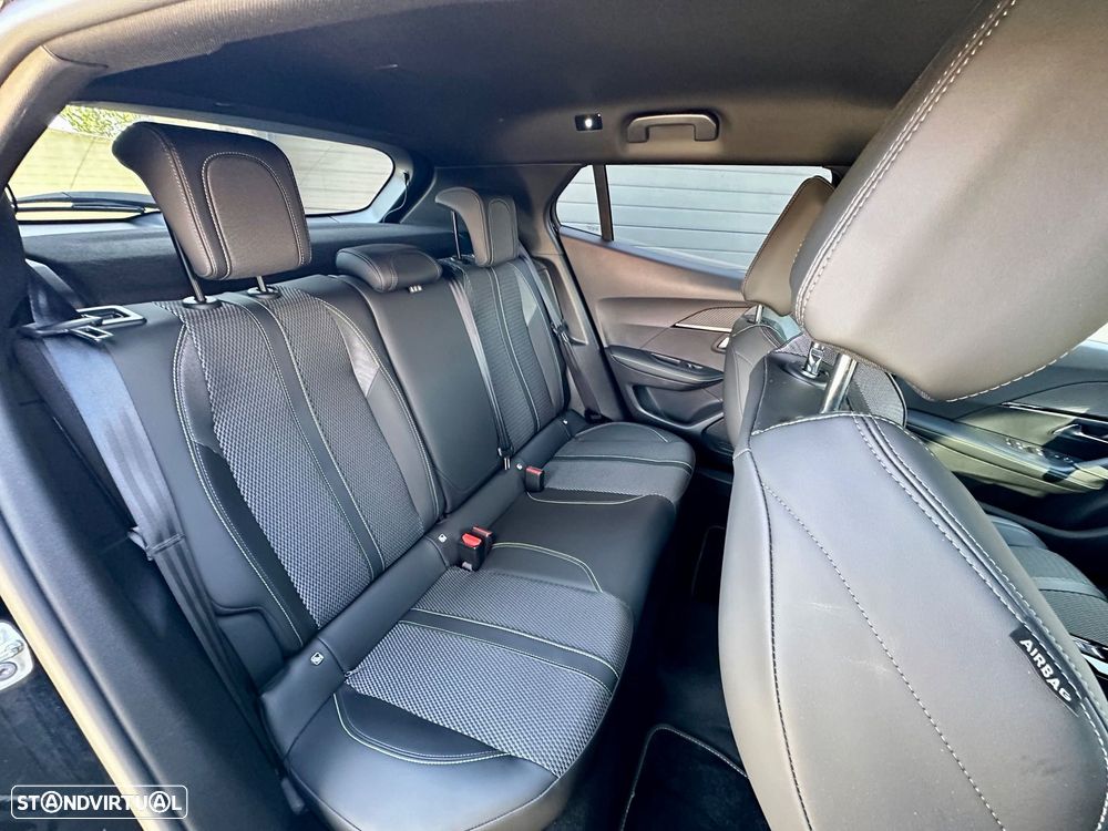 Peugeot e-2008 50 kWh GT Line - 11