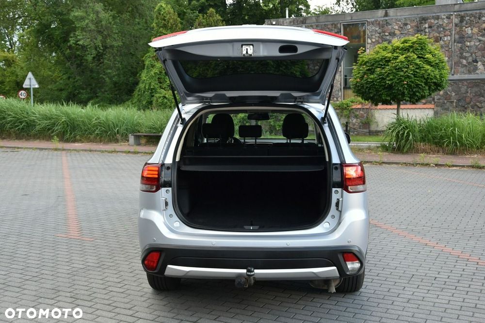 Mitsubishi Outlander - 25