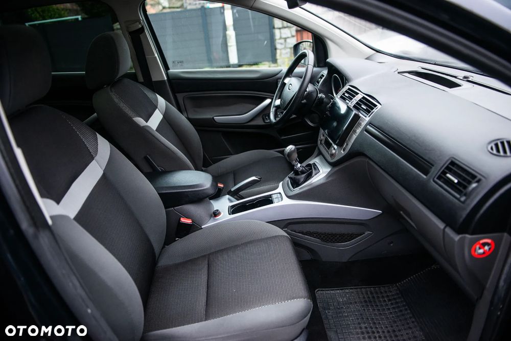 Ford Kuga 2.0 TDCi 4x4 Titanium - 27