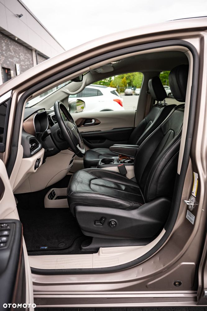 Chrysler Pacifica - 11
