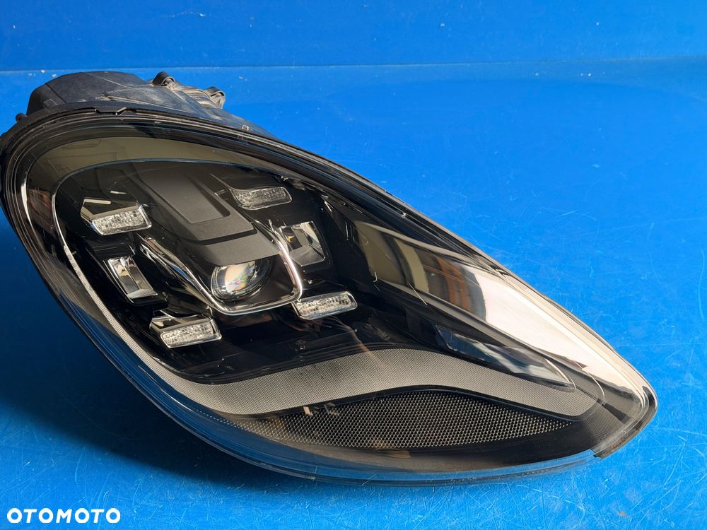 PRAWY FULL LED PORSCHE PANAMERA 971 EUROPA BDB