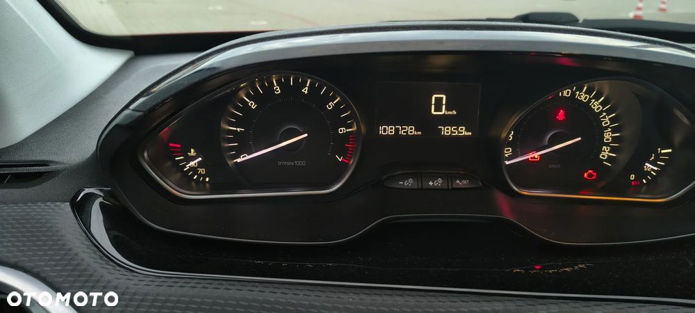 Peugeot 208 - 12