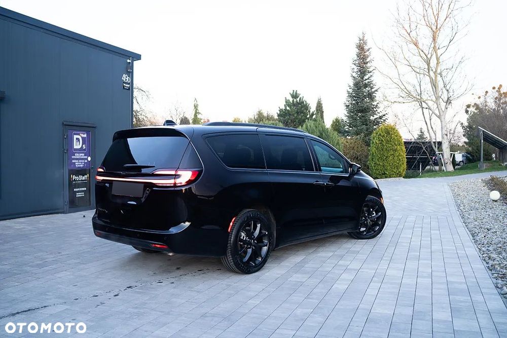 Chrysler Pacifica - 26