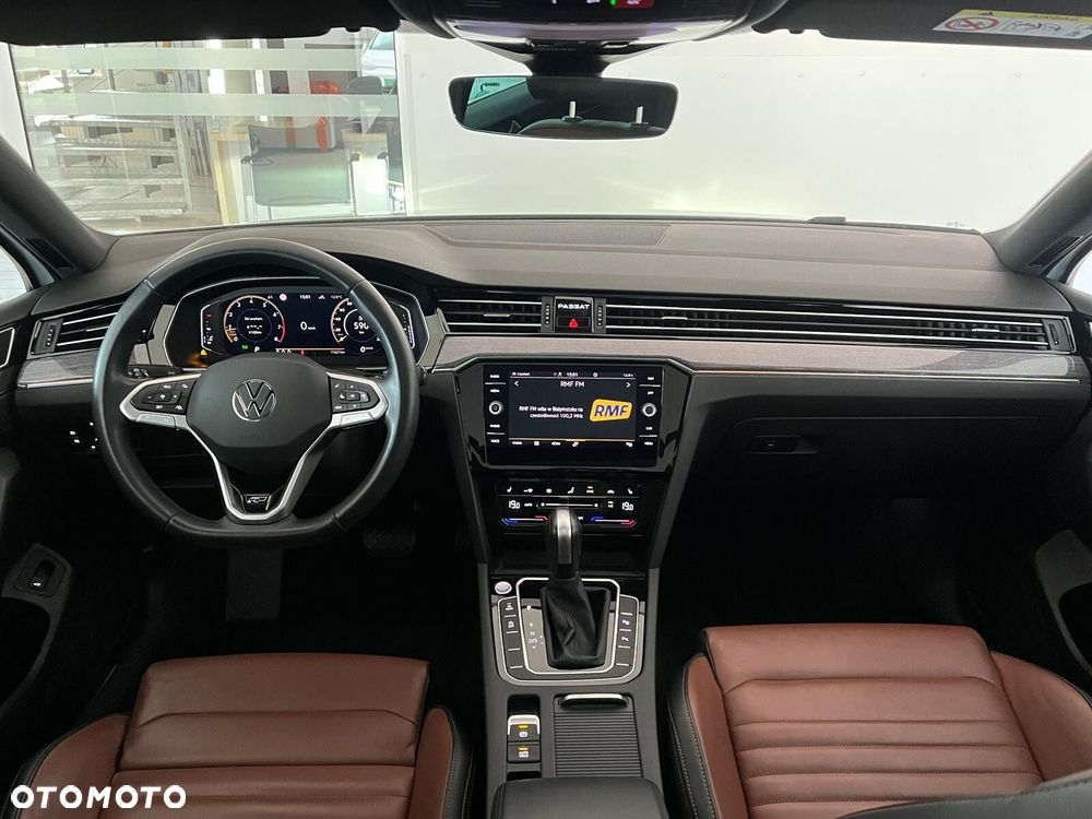 Volkswagen Passat Variant 2.0 TSI Elegance DSG - 23