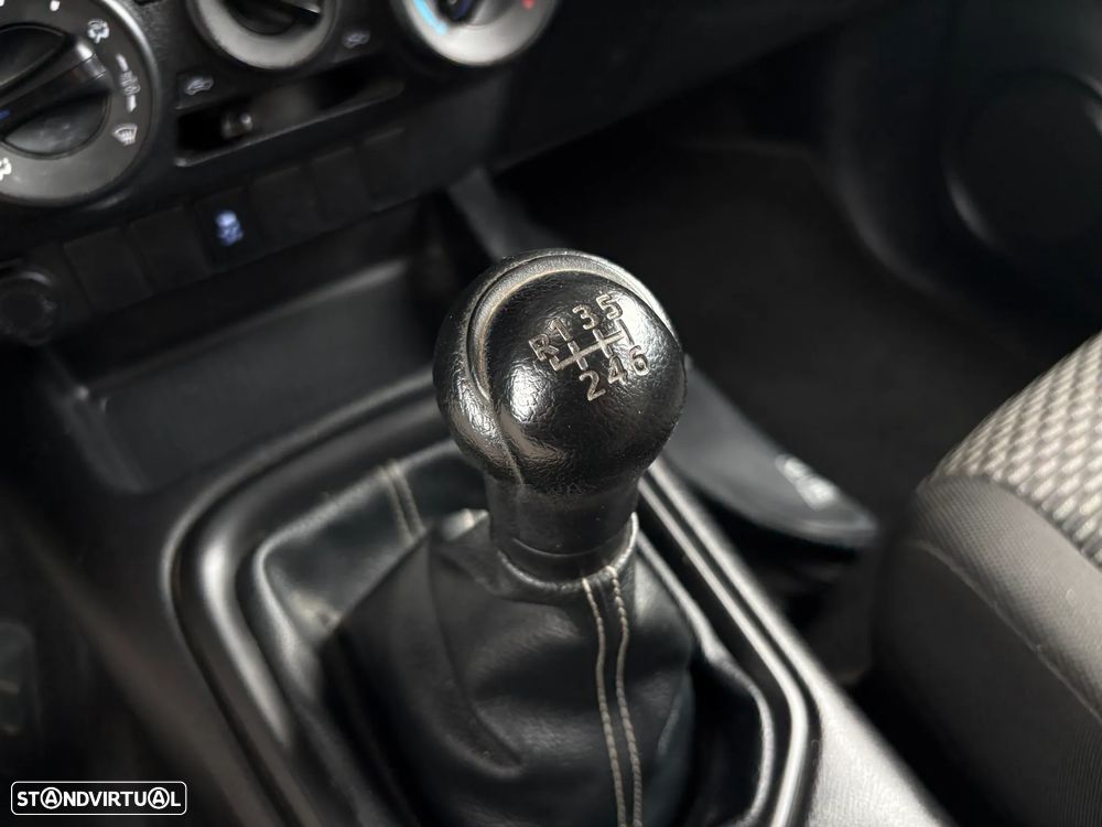 Toyota Hilux 2.4 D-4D 2WD CD - 20