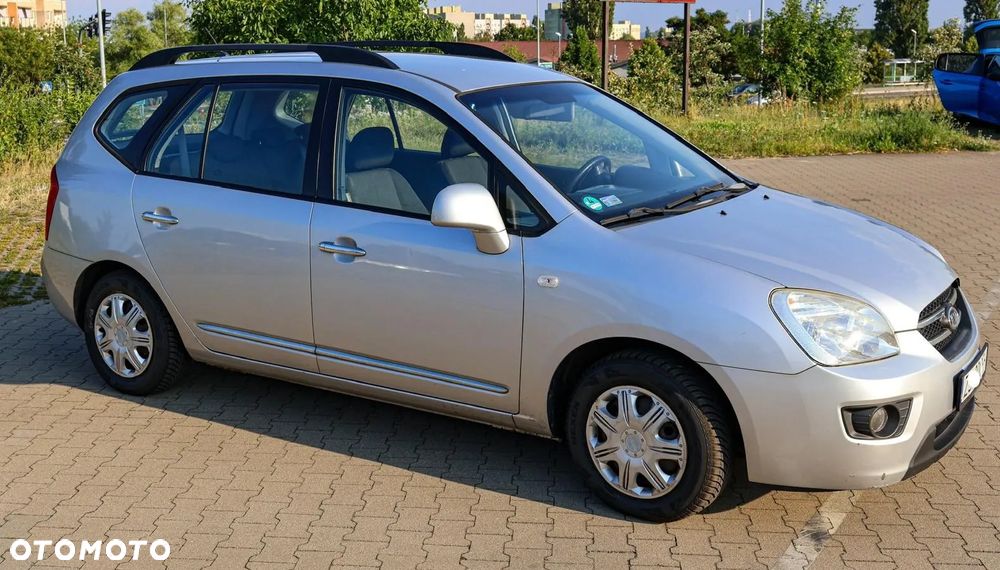 Kia Carens - 1