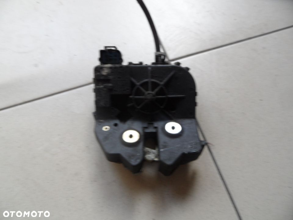 ZAMEK KLAPY BAGAZNIKA FOCUS MK1 I  KOMBI - 1