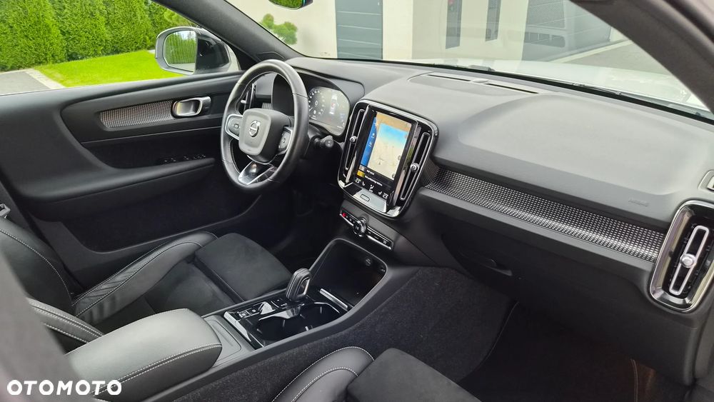Volvo XC 40 T3 Geartronic Momentum Pro - 12