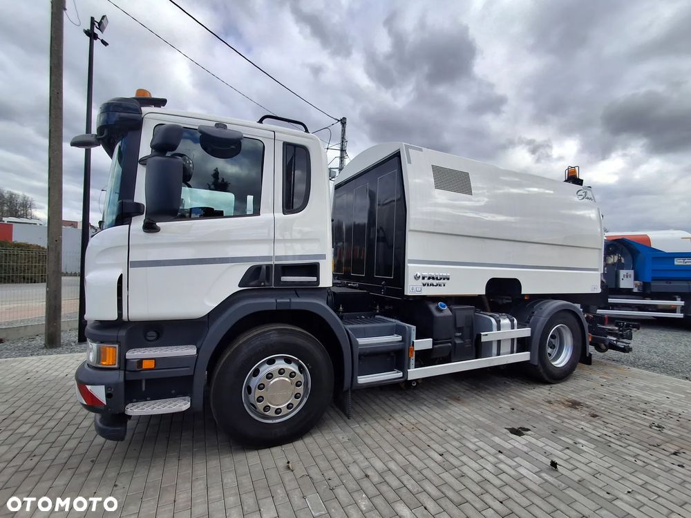 Scania P370 Zamiatarka FAUN Viajet 6 R H Euro 6 EUnited PM10 Tylna Ssawa Tylni Odkurzacz Karcher Listwy Wysokiego Ciśnienia Mycie Jezdni Lanca 2 Zbiorniki Wody Oświetlenie LED Regulowane Zawieszenie - 10