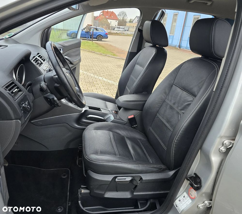 Ford Kuga 2.0 TDCi 2x4 Titanium - 4