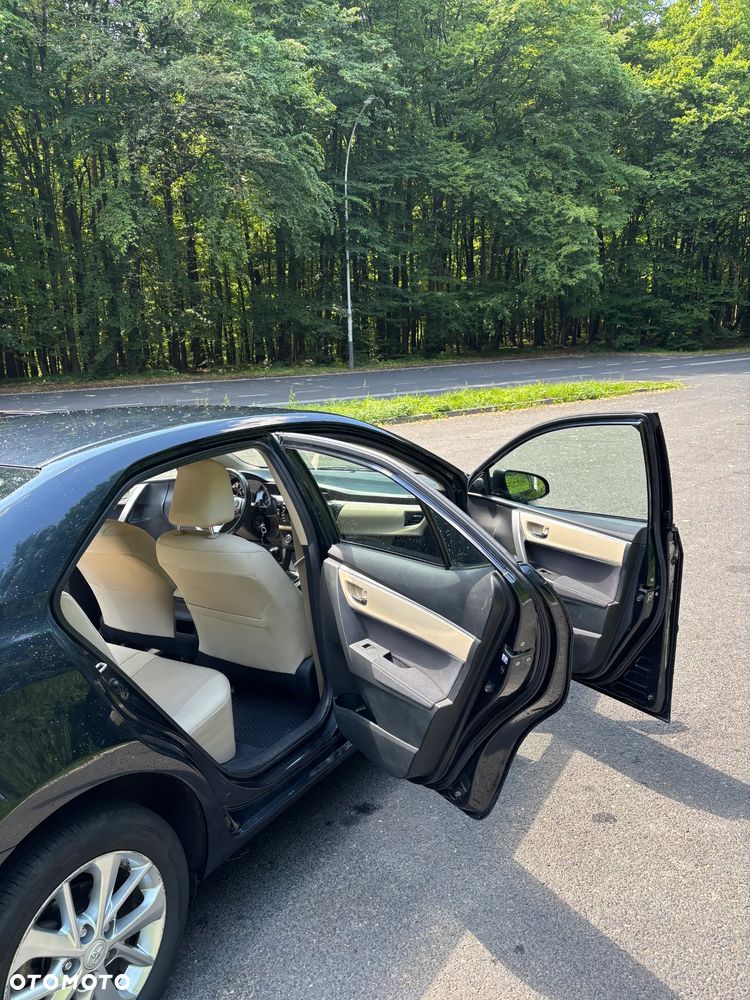 Toyota Corolla 1.6 Premium + - 11