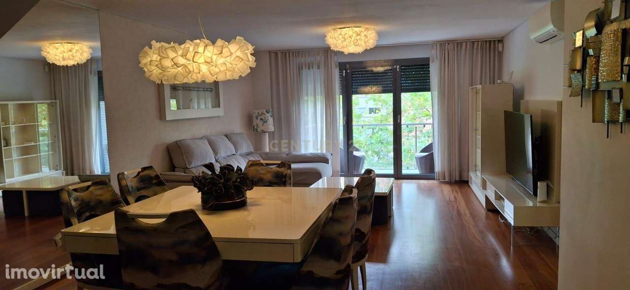 Luxuoso Duplex T4 em Benfica, Lisboa com Luz Natural Abundante - Grande imagem: 3/18