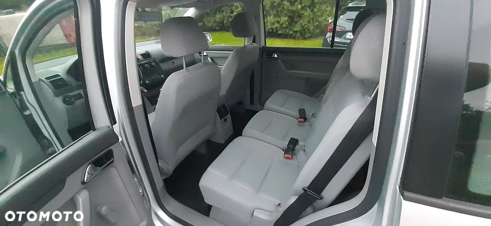 Volkswagen Touran 1.9 TDI Conceptline - 11