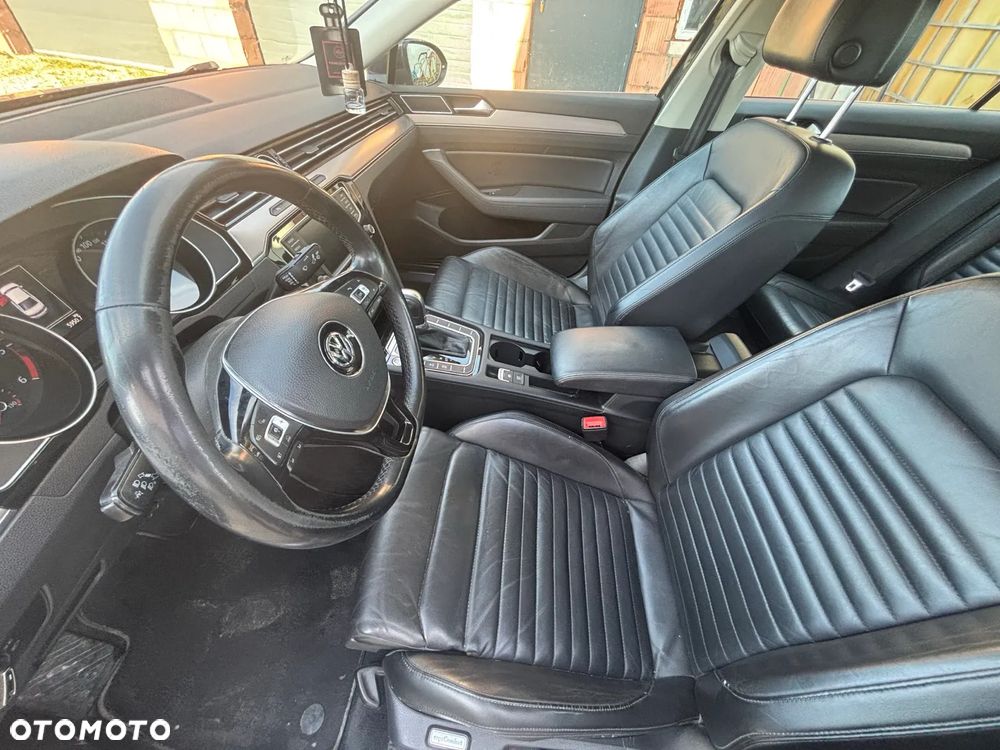 Volkswagen Passat - 12