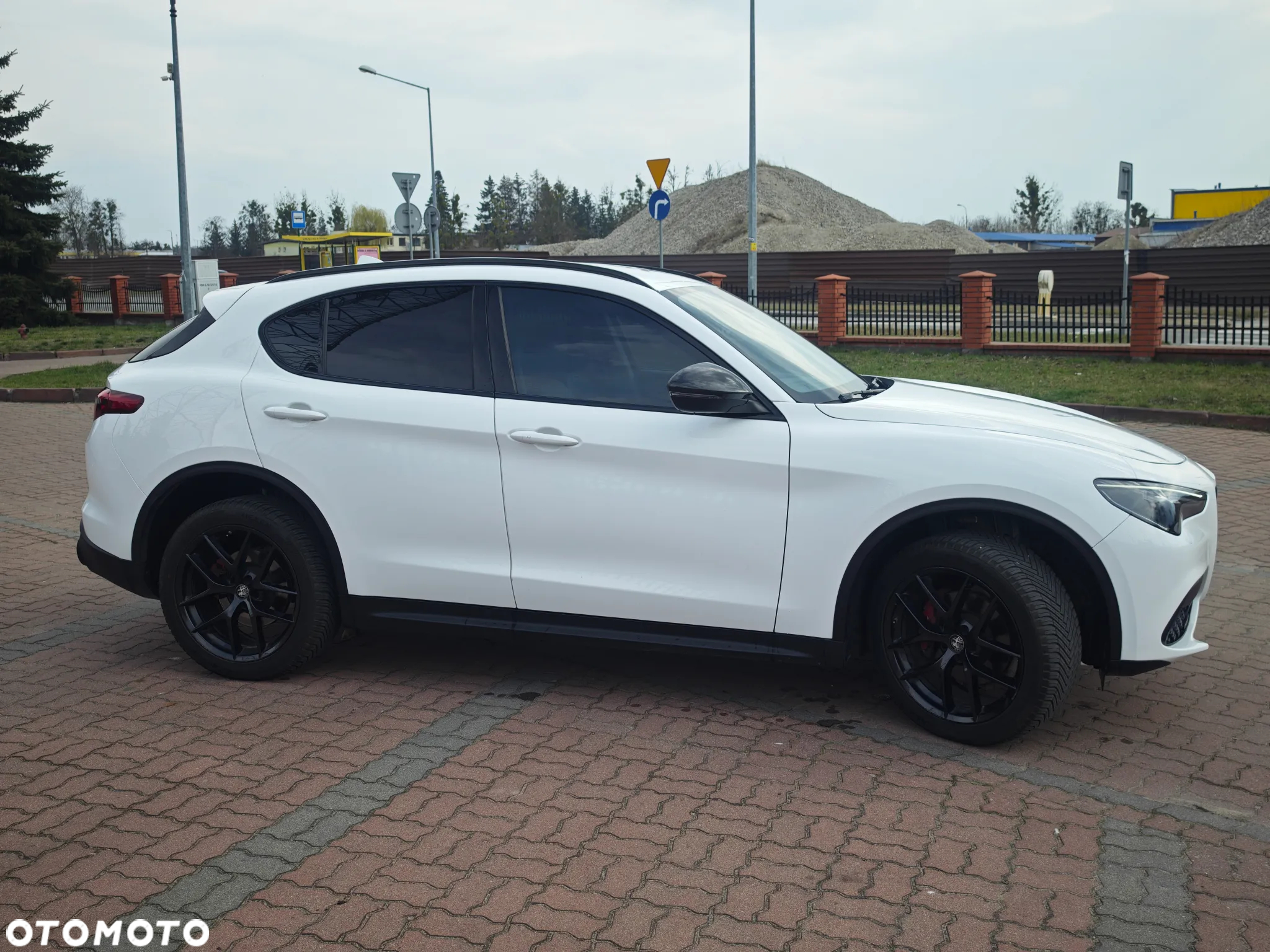 Alfa Romeo Stelvio 2.0 Turbo 16V AT8-Q4 Veloce - 5