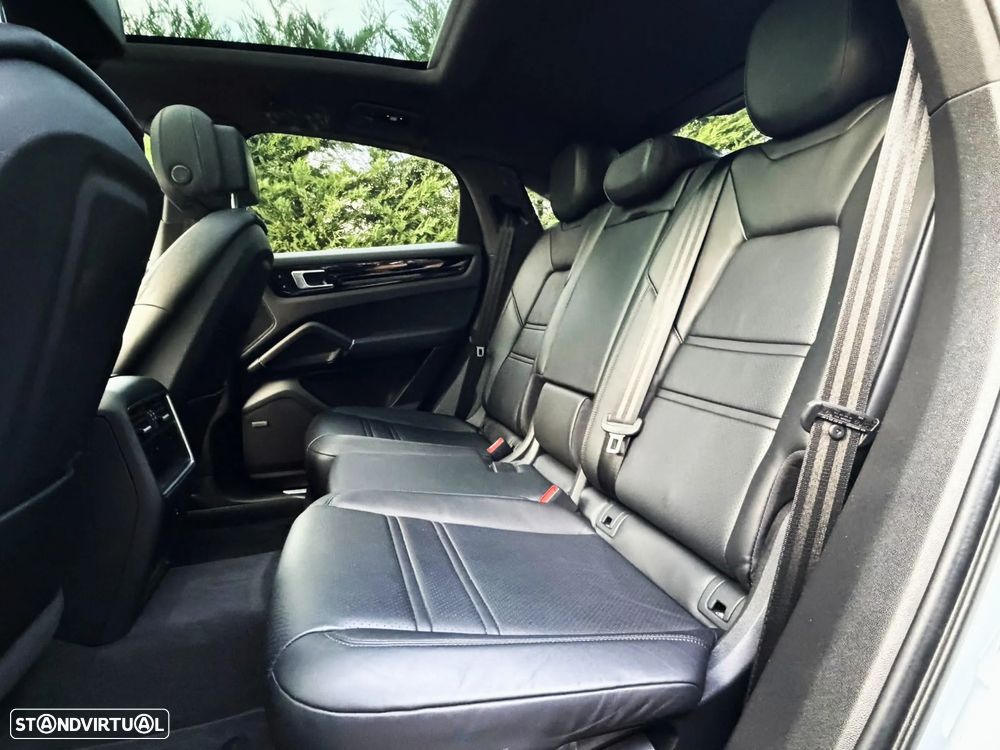 Porsche Cayenne E-Hybrid Tiptronic S Black Edition - 26