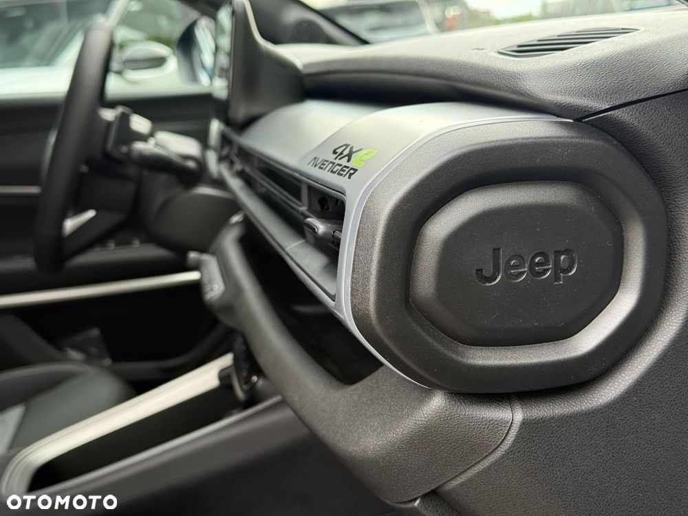 Jeep Avenger 1.2 T3 mHEV Overland 4xe eDCT6 - 13