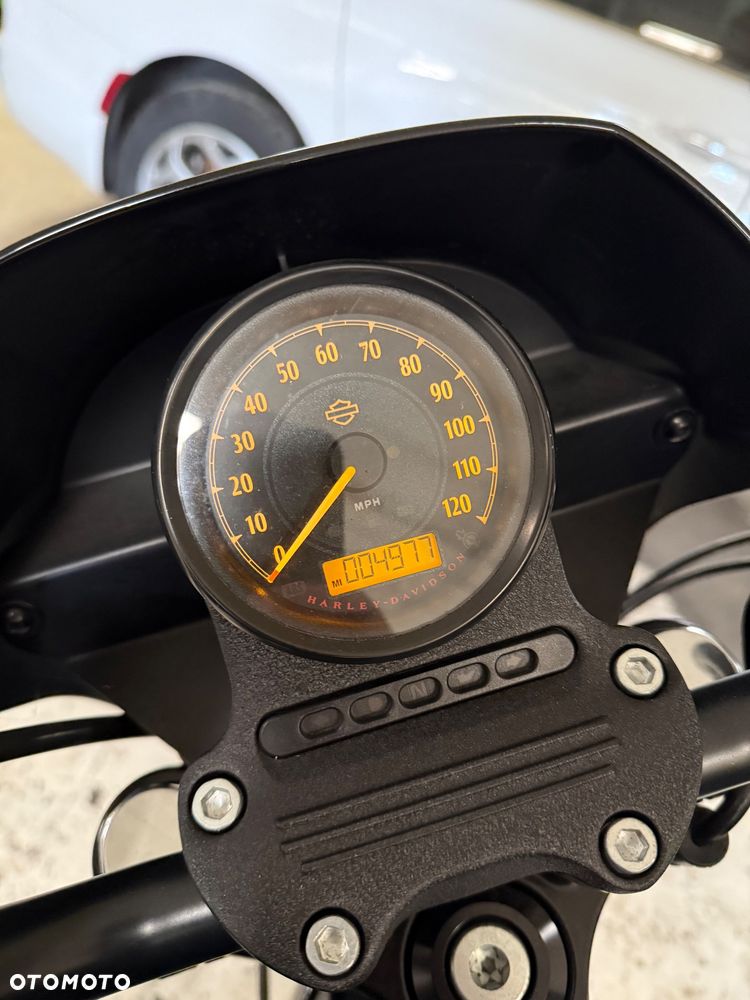 Harley-Davidson Sportster Iron 883 - 9