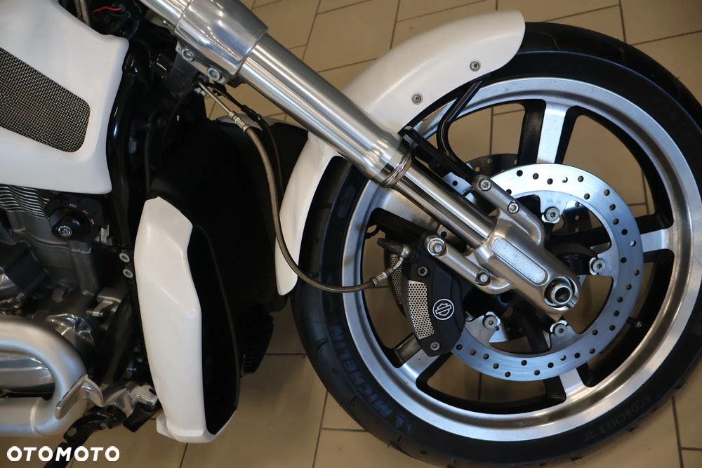 Harley-Davidson V-Rod Muscle - 17