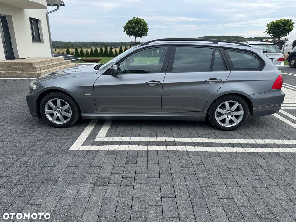 BMW Seria 3 320d DPF Touring - 14
