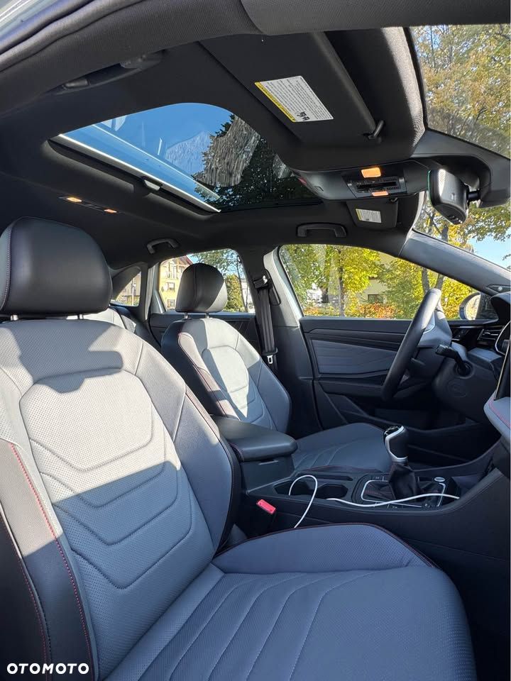 Volkswagen Jetta - 11