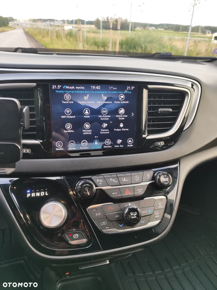 Chrysler Pacifica - 26