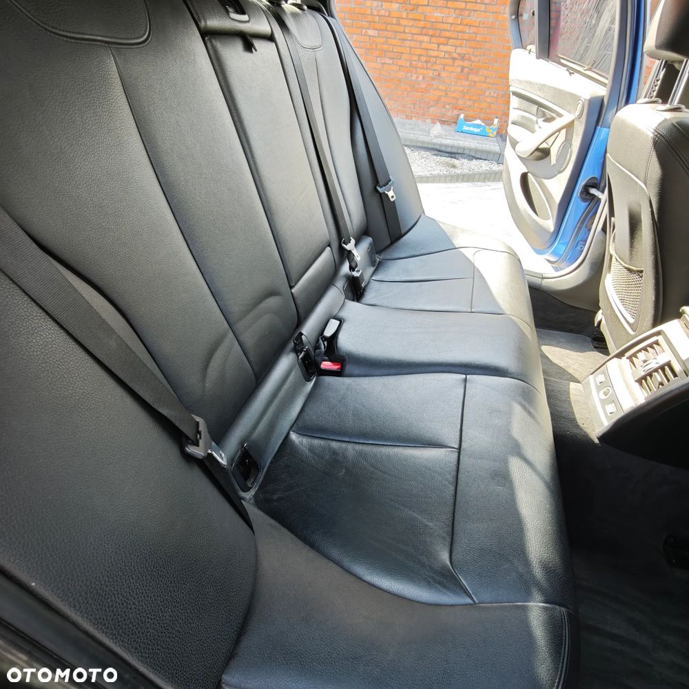 BMW Seria 3 335i Sport Line - 24